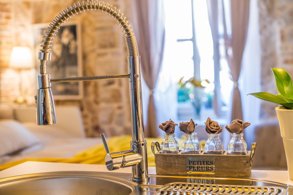 Studio Yellow Flower Ровинь Экстерьер фото