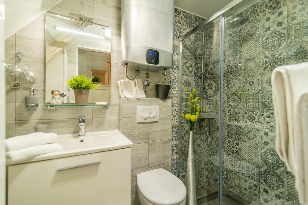 Studio Yellow Flower Ровинь Экстерьер фото
