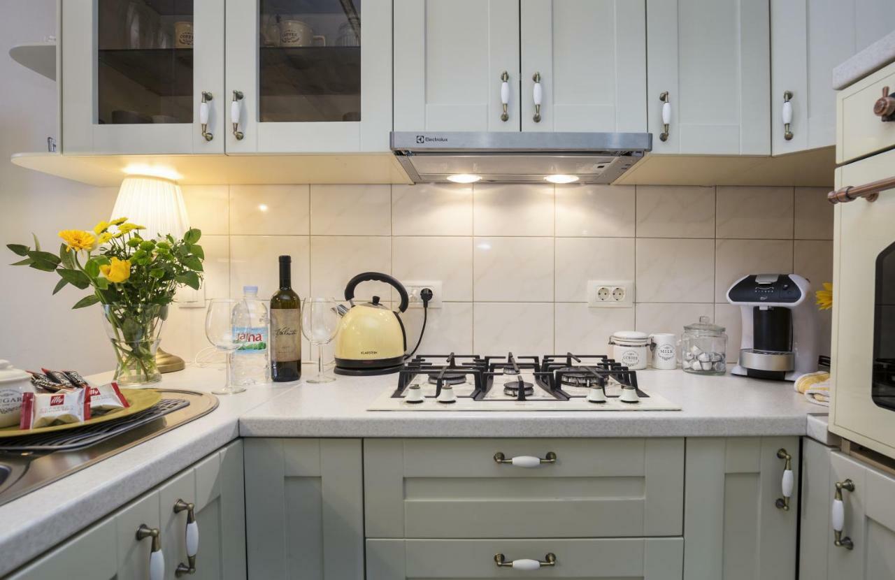 Studio Yellow Flower Ровинь Экстерьер фото